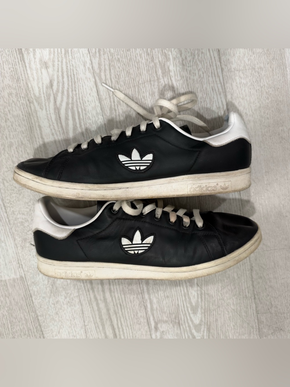 Adidas Court Vantage Mid / Oversized Trefoil Sneakers